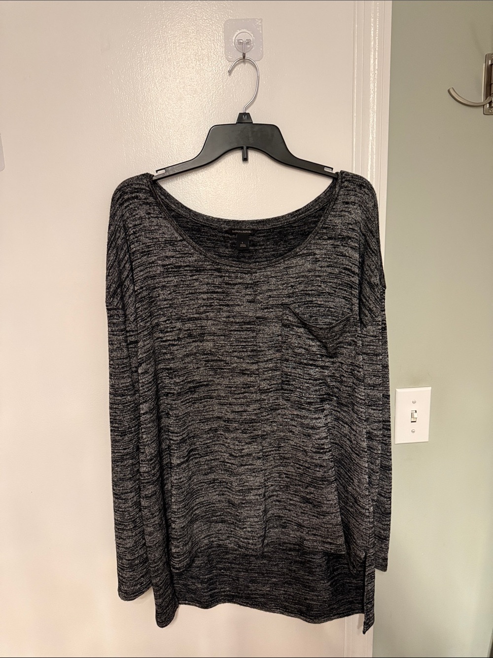 Banana Republic Heathered Black Long-Sleeve Scoop Neck Top